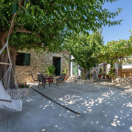 Villa Mouria Pinakokhorion Buitenkant foto